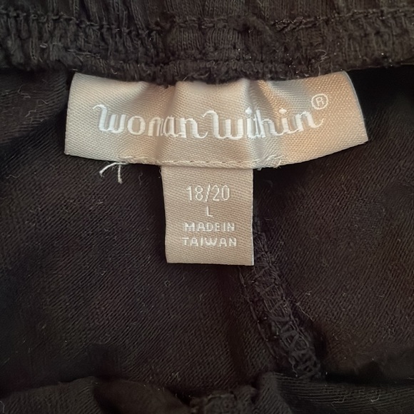 BLACK WIDE LEG CAPRI - Picture 5 of 6